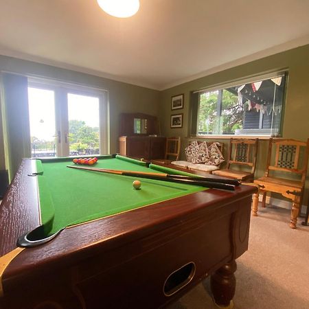 Villa Carreg Y Garth Isaf - Hot Tub Nr Zip World Bangor  Exterior foto