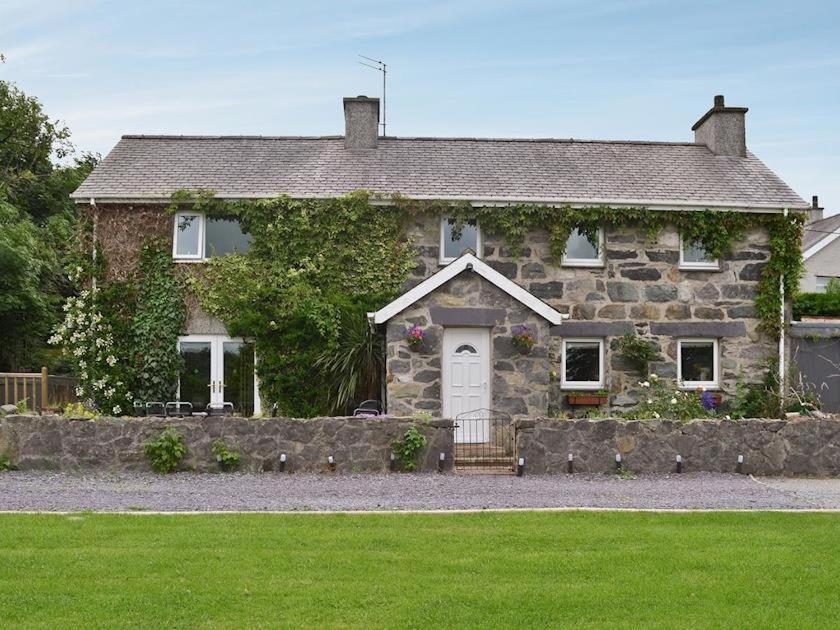 Villa Carreg Y Garth Isaf - Hot Tub Nr Zip World Bangor  Exterior foto